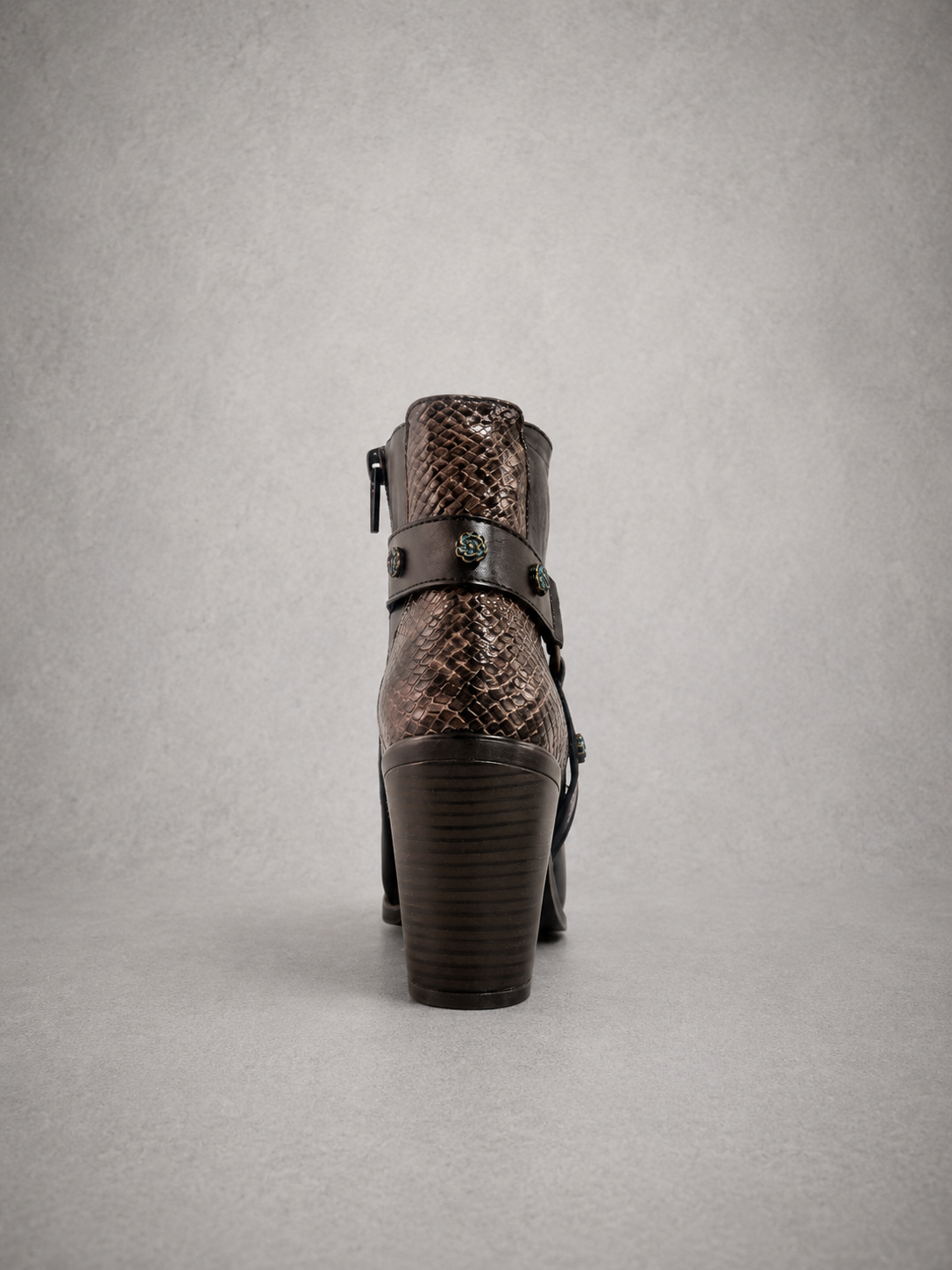 BOTIN VAQUERO DE PIEL PARA DAMA TACON ACUBANADO Y SUELA ANTIDERRAPANTE ALLAN 080