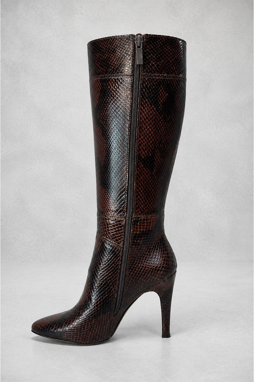 BOTA ALTA MUJER EN PIEL CON GRABADO DE SERPIENTE Y TACÓN DE AGUJA