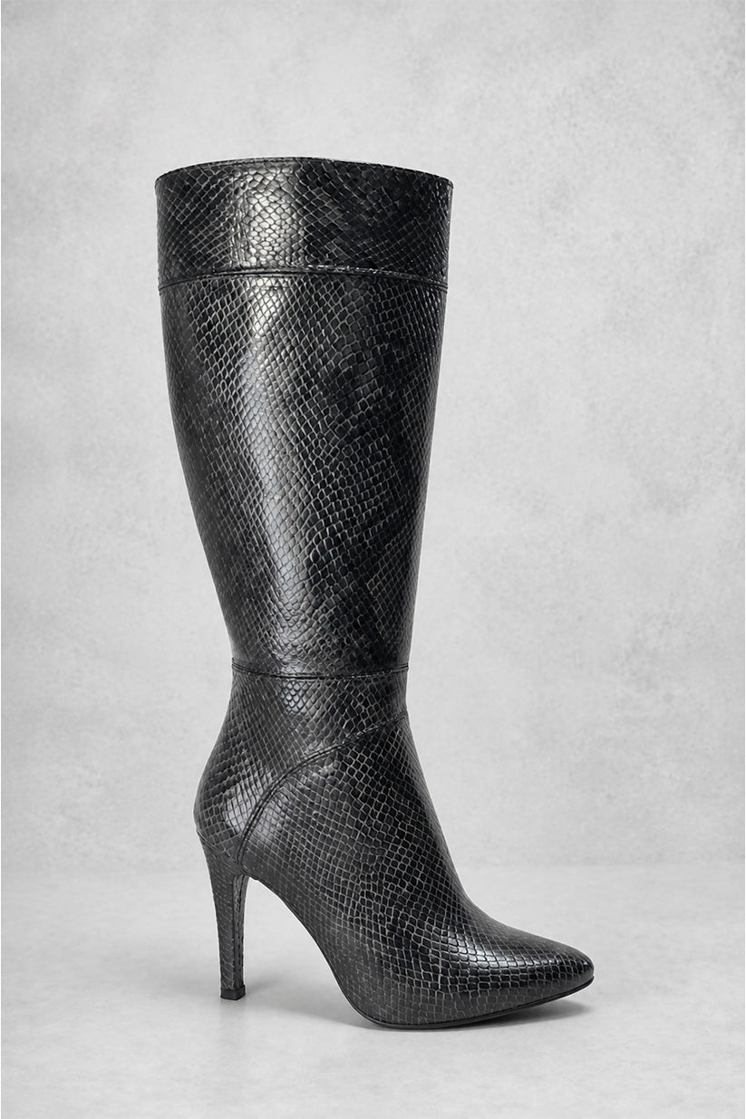 BOTA ALTA MUJER EN PIEL CON GRABADO DE SERPIENTE Y TACÓN DE AGUJA