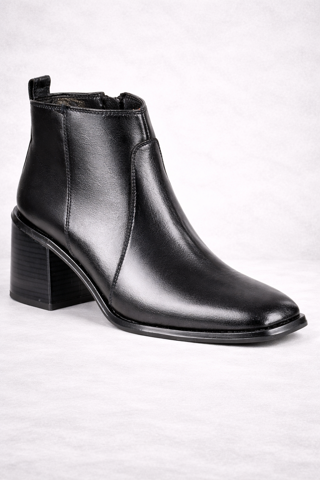 BOTIN DE PIEL LIVIANA 701