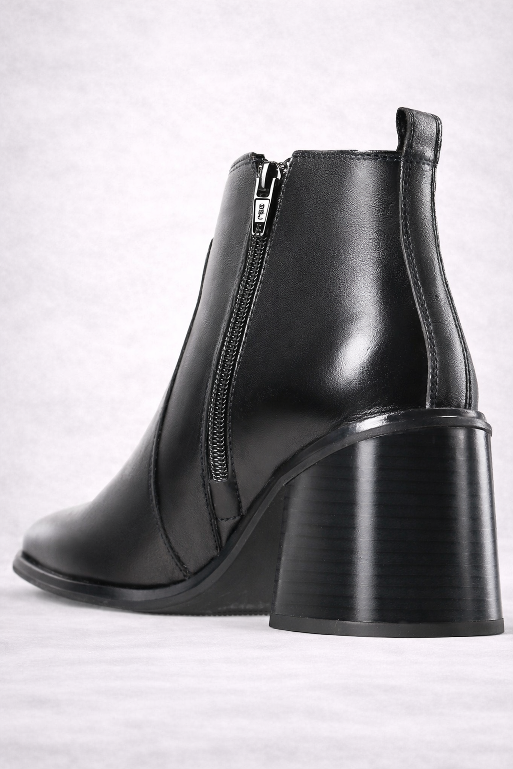 BOTIN DE PIEL LIVIANA 701
