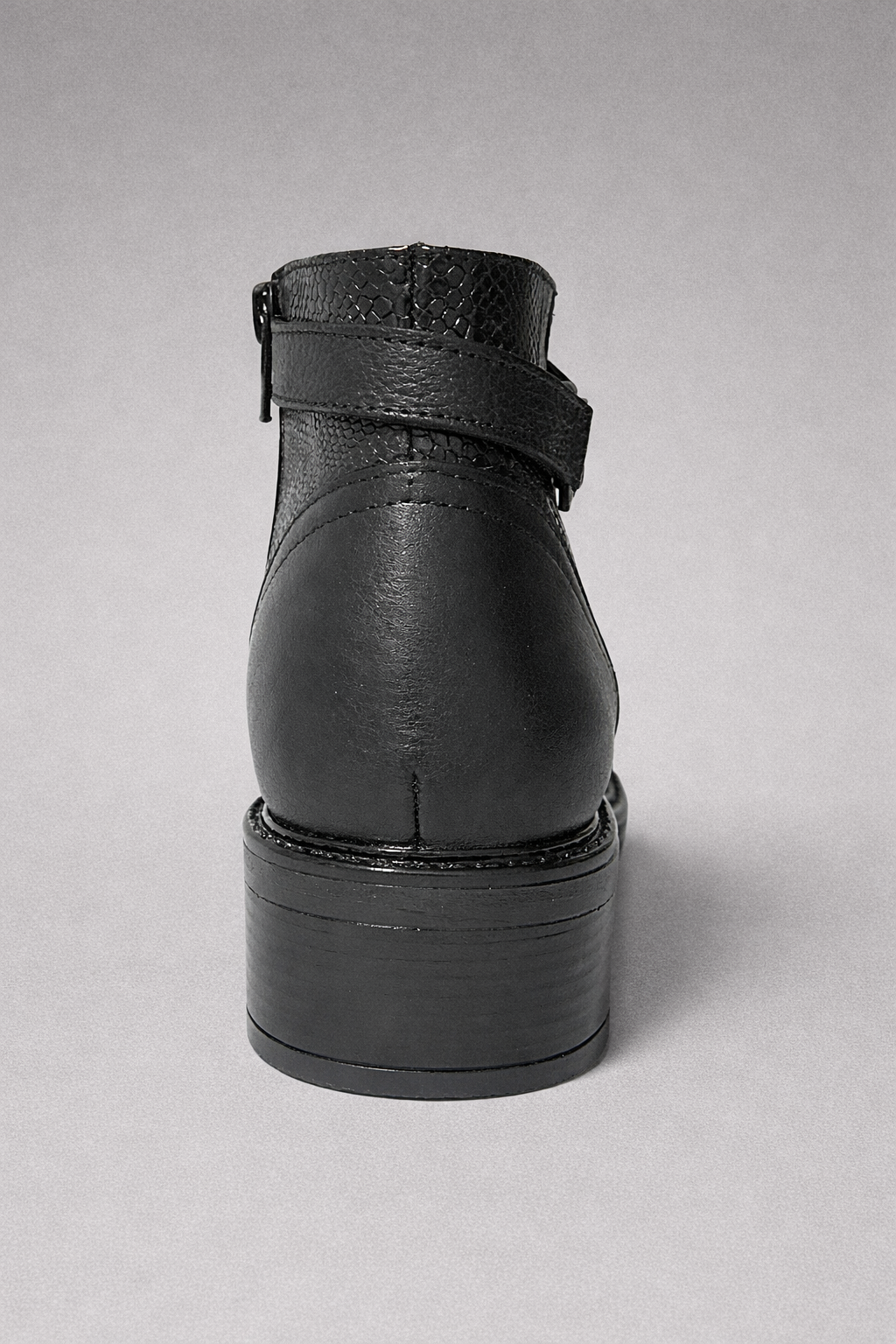 BOTIN DE PIEL LULU 802