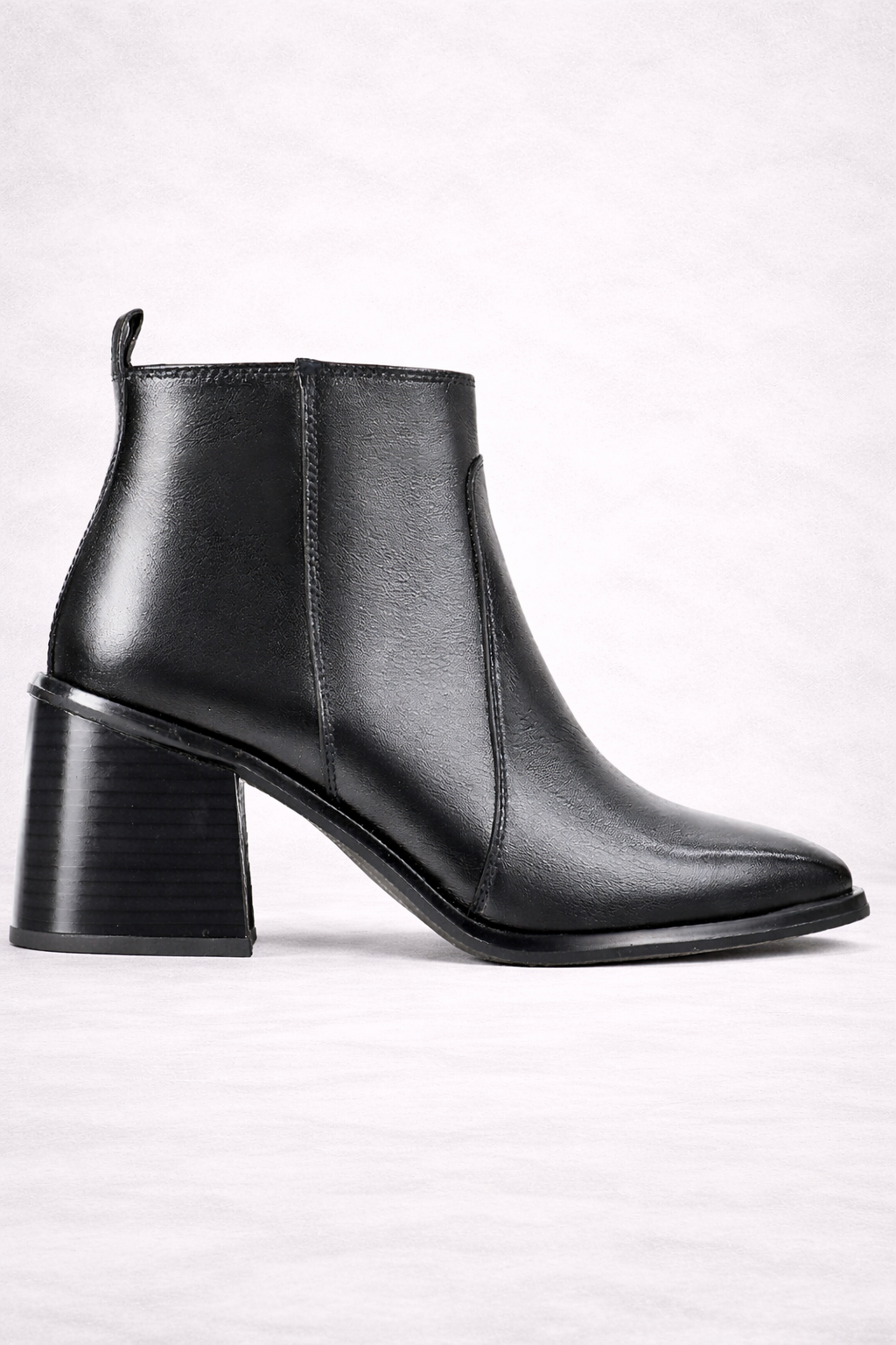 BOTIN DE PIEL LIVIANA 701