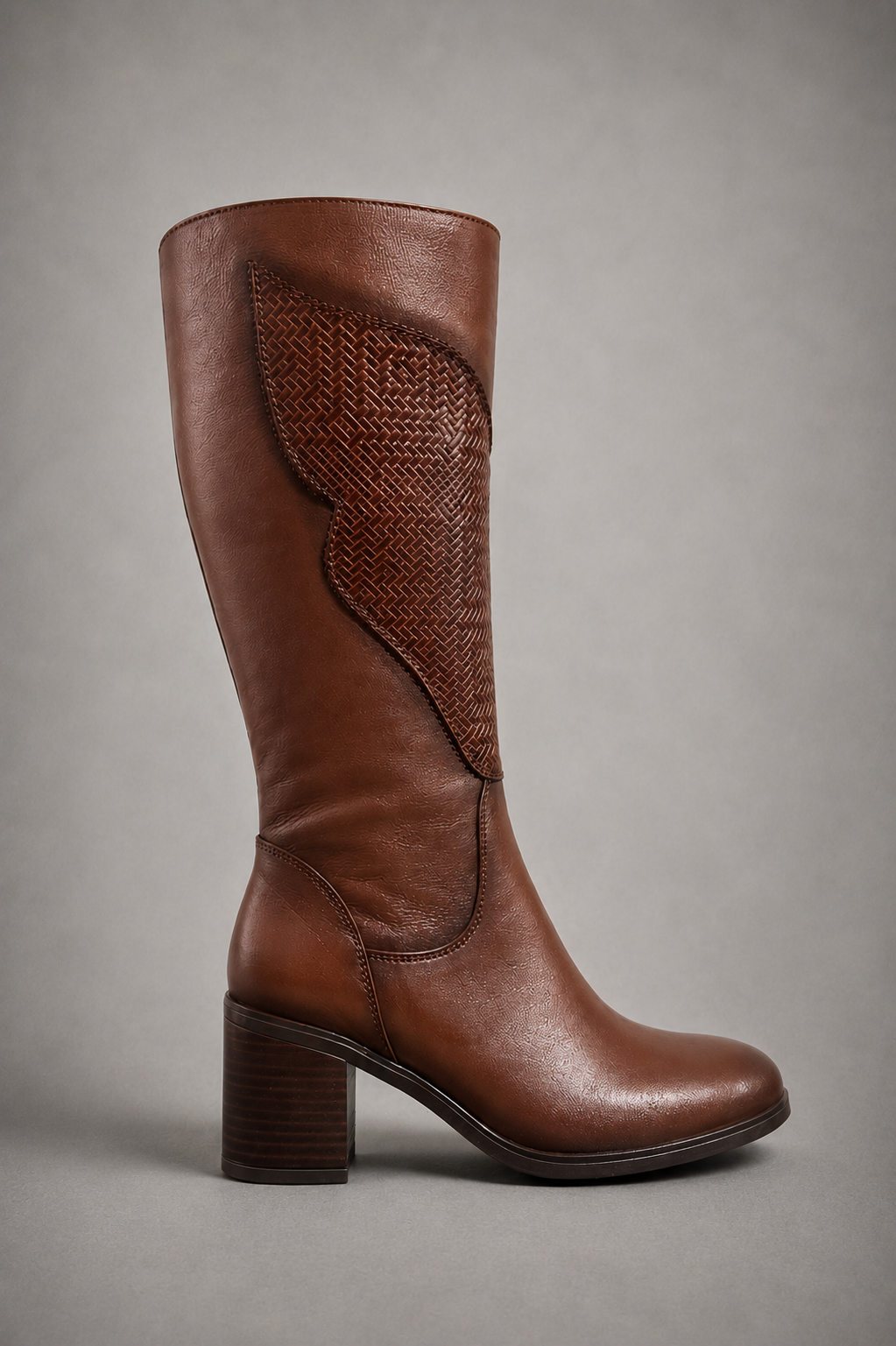 BOTA DE PIEL PARA DAMA CON TACON ANCHO Y GRABADOS TEXTURIZADOS HARLY 497