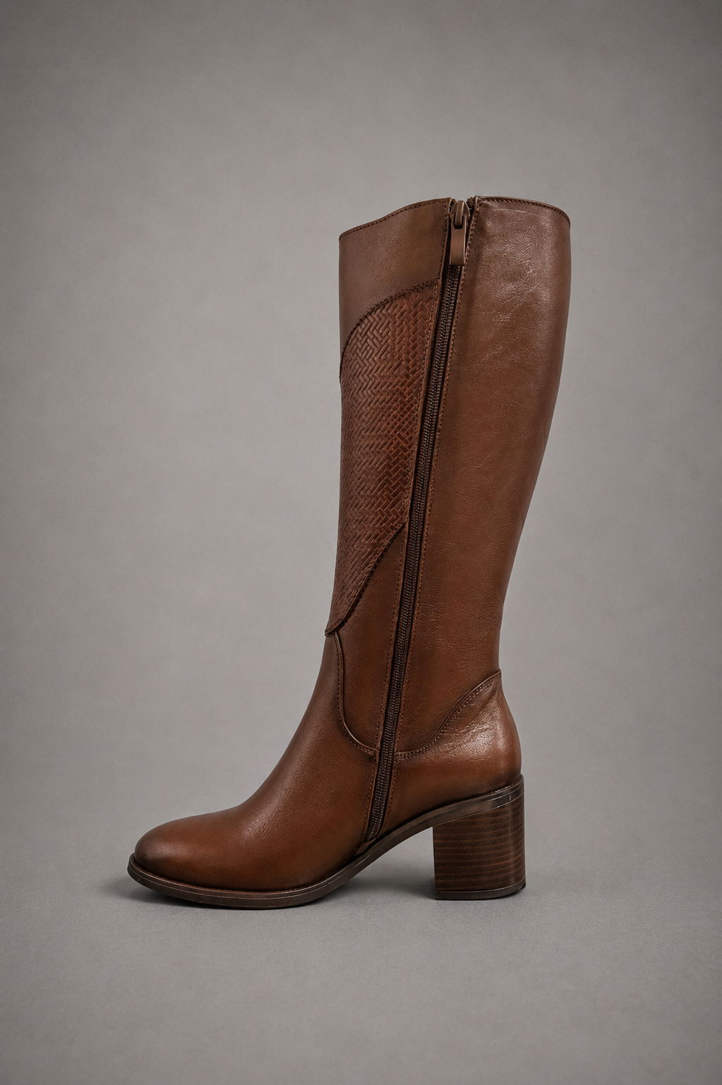 BOTA DE PIEL PARA DAMA CON TACON ANCHO Y GRABADOS TEXTURIZADOS HARLY 497