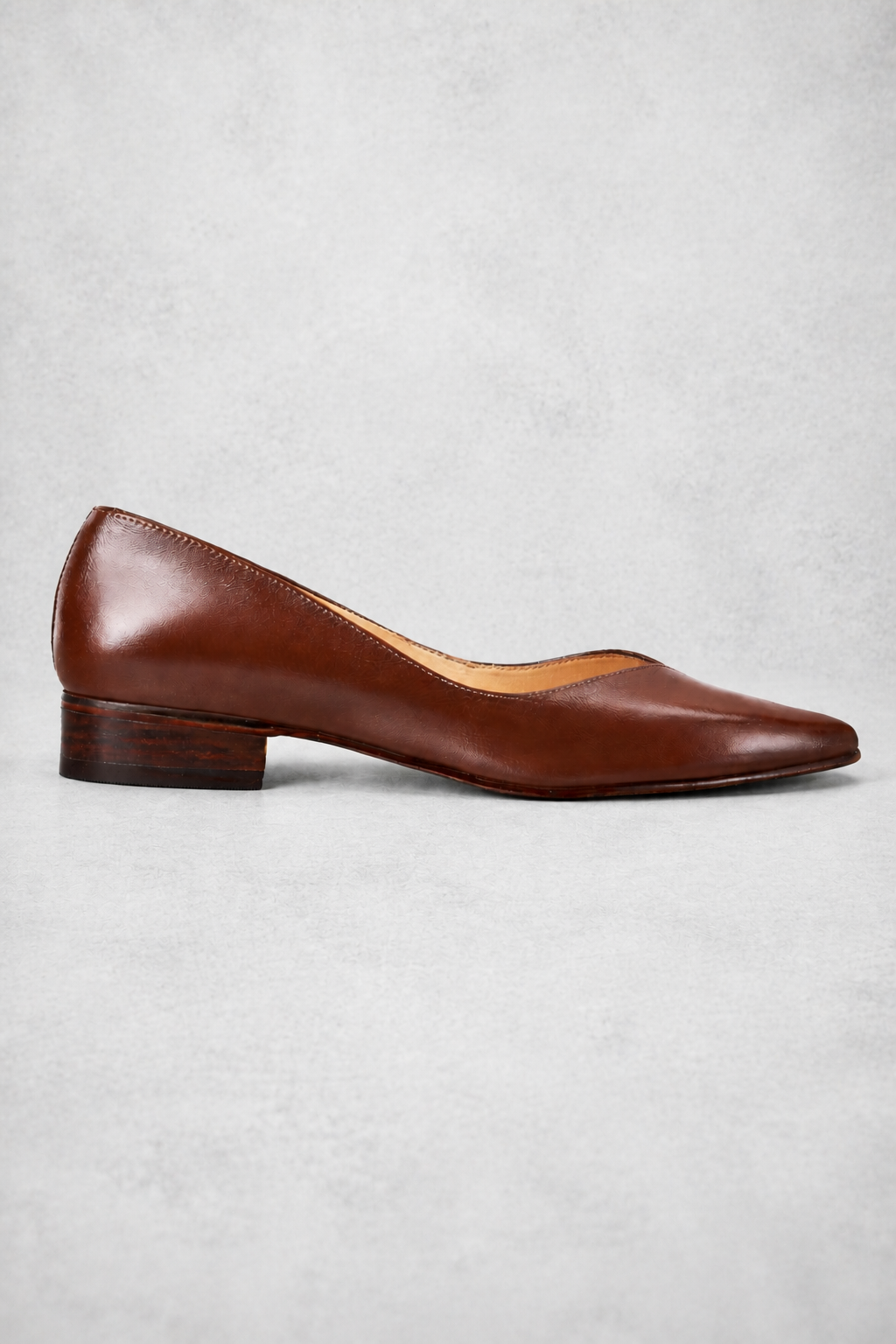 Flats café para mujer elaborados artesanalmente en piel genuina de vacuno.