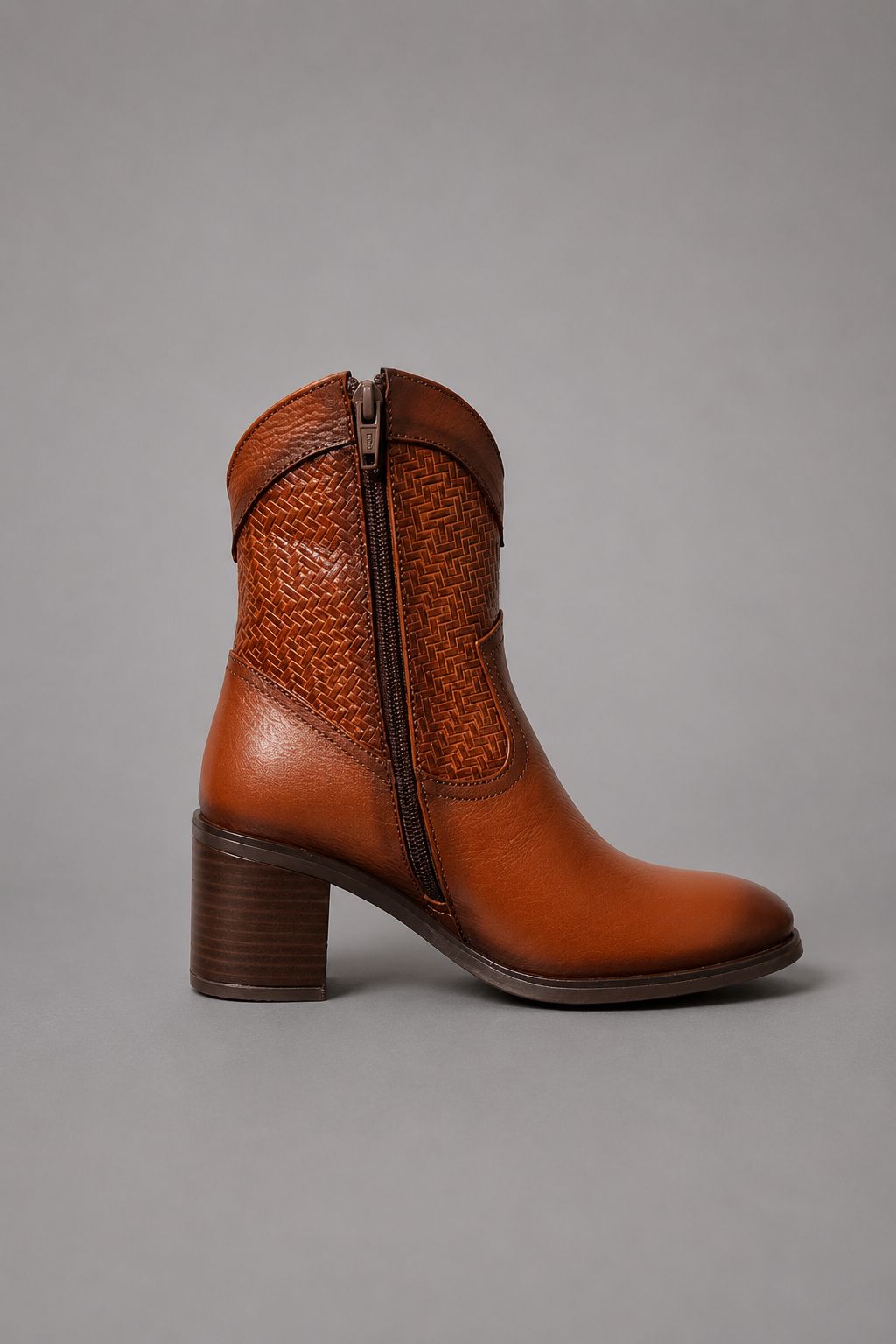 BOTIN CORTO DE PIEL TACON 5