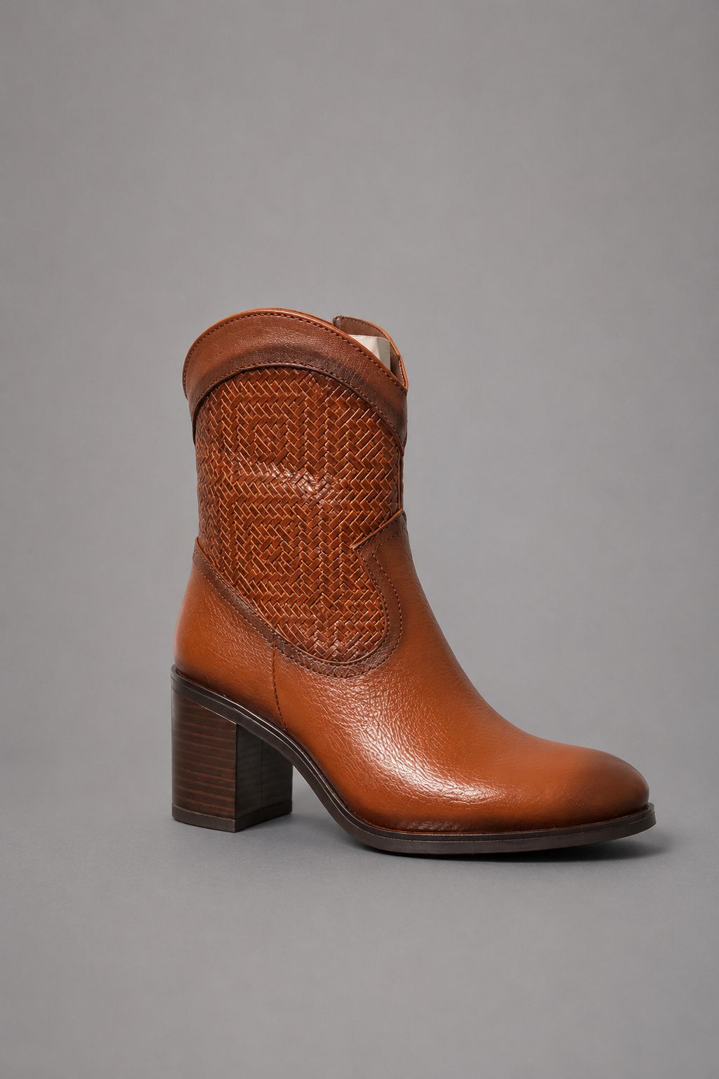 BOTIN CORTO DE PIEL TACON 5
