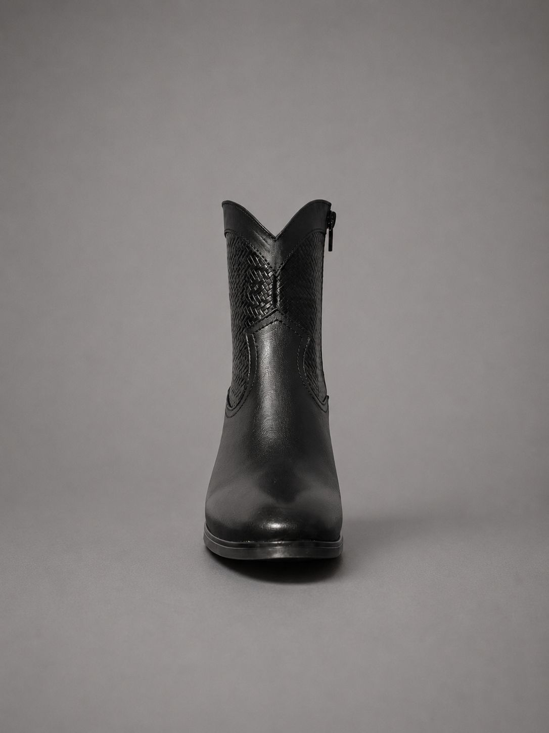 BOTIN CORTO DE PIEL CON TACON DE 5 CM NEGRO
